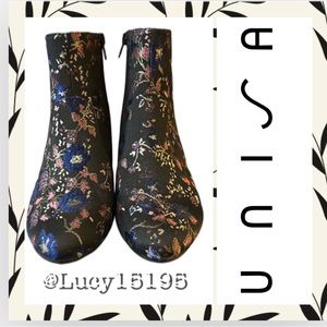 ❤️NWOT Unisa Cayzea Multi Color Floral Brocade Block Heel Ankle Boot